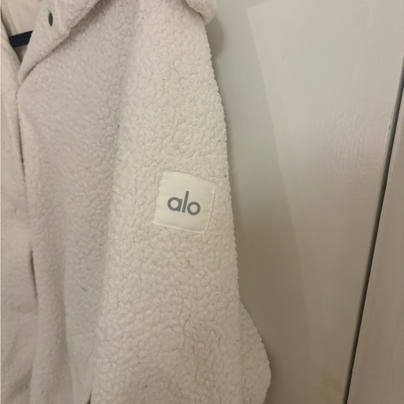 Alo micro Sherpa shacket ivory - pilling and natural wear and tear - Picture 4 of 7